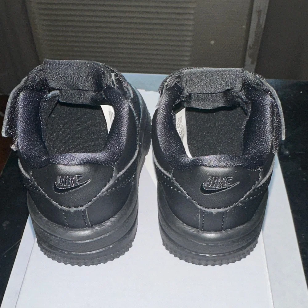 Nike All-Black Air Force 1 low- EasyOn Toddler  Sneakers
